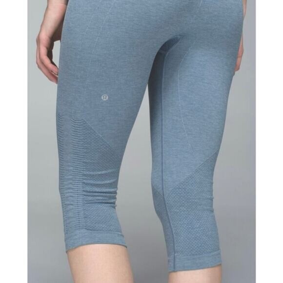LULULEMON In The Flow Crop II Size 4 Heathered Blue Denim - Picture 3 of 8